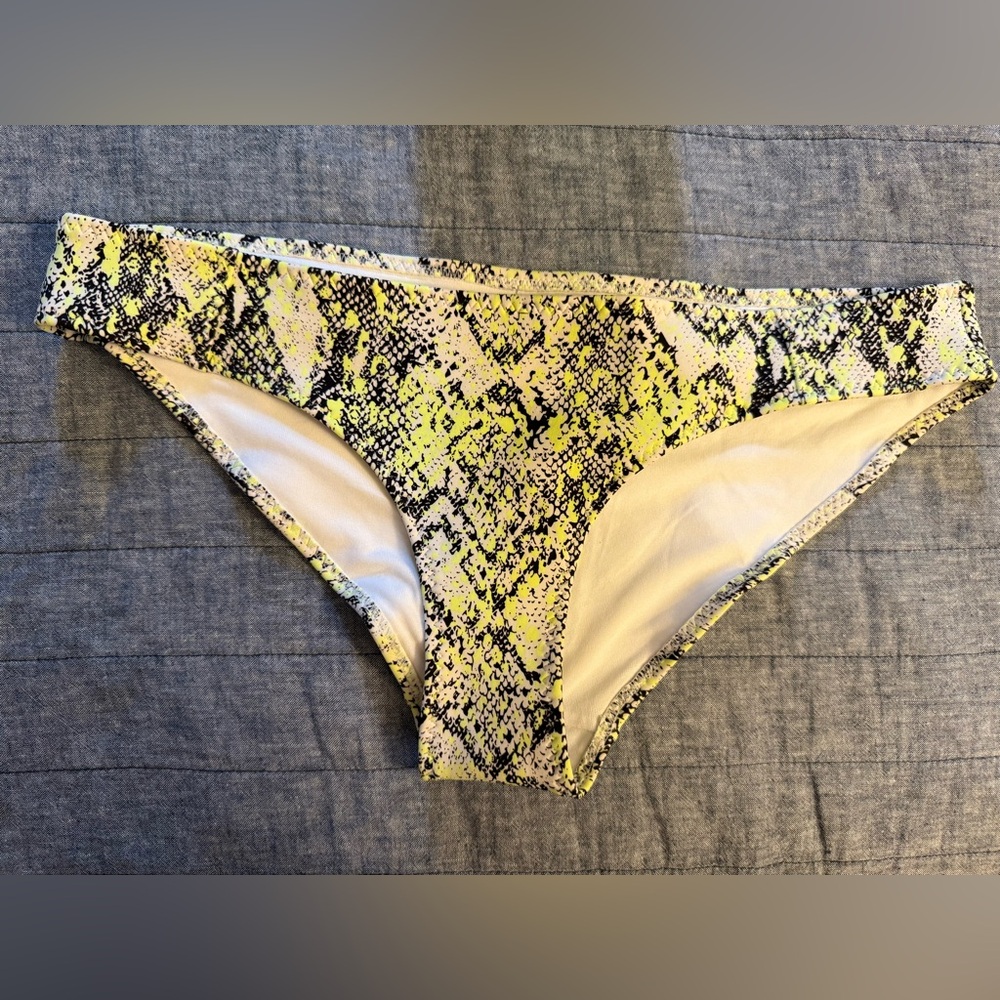 H&M Snakeskin One-Shoulder Bikini Set - Picture 7 of 13